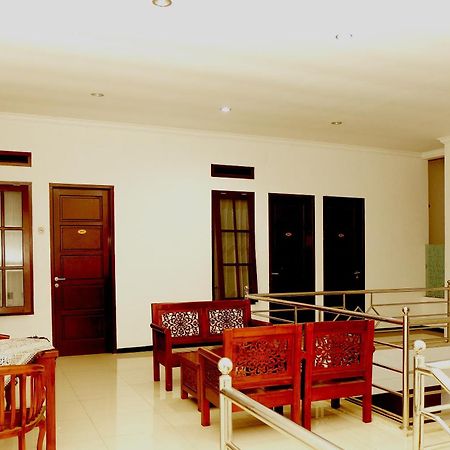 Oyo 350 D' Maktab Homestay Syariah มะลัง ภายนอก รูปภาพ