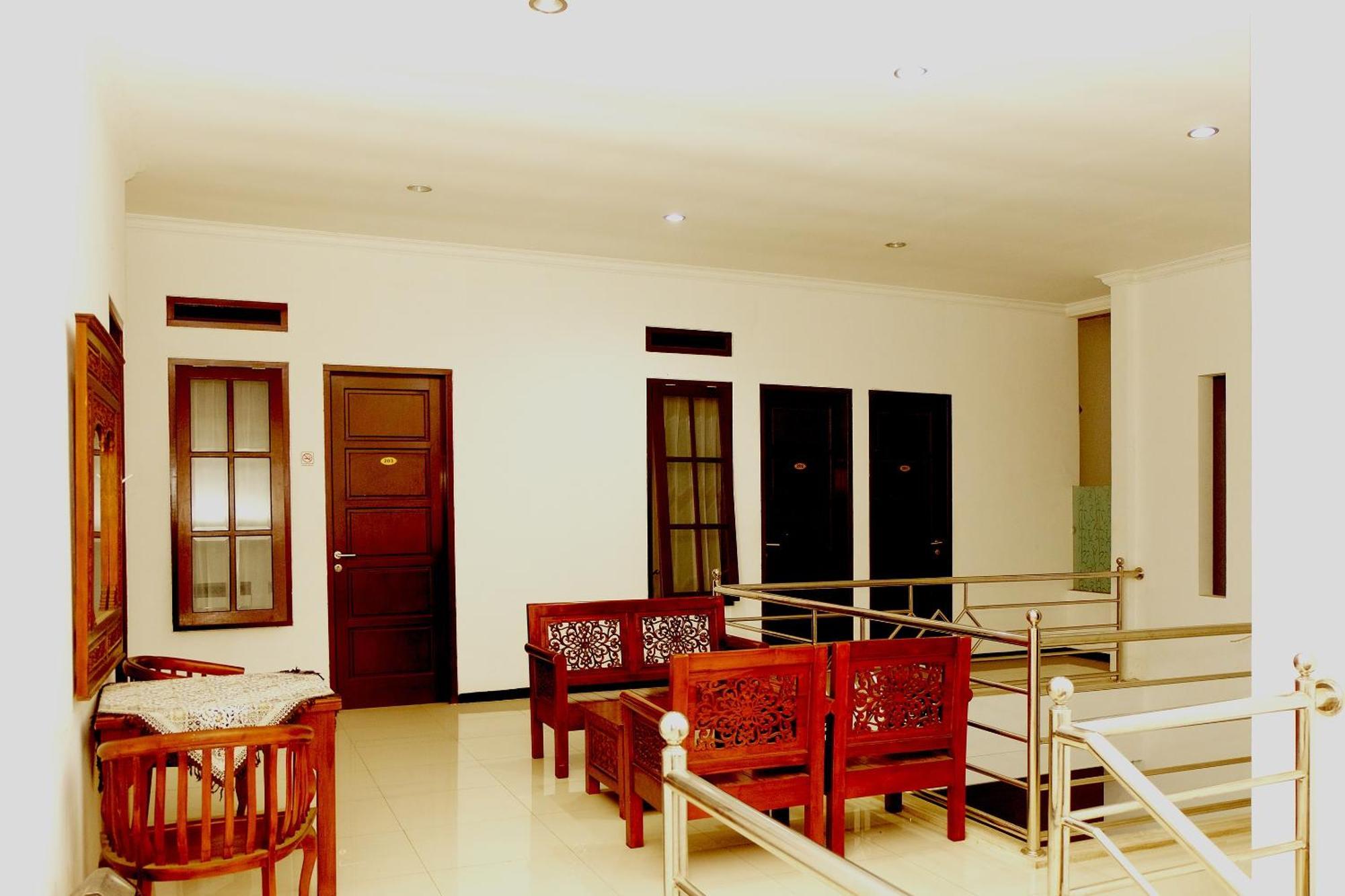 Oyo 350 D' Maktab Homestay Syariah มะลัง ภายนอก รูปภาพ