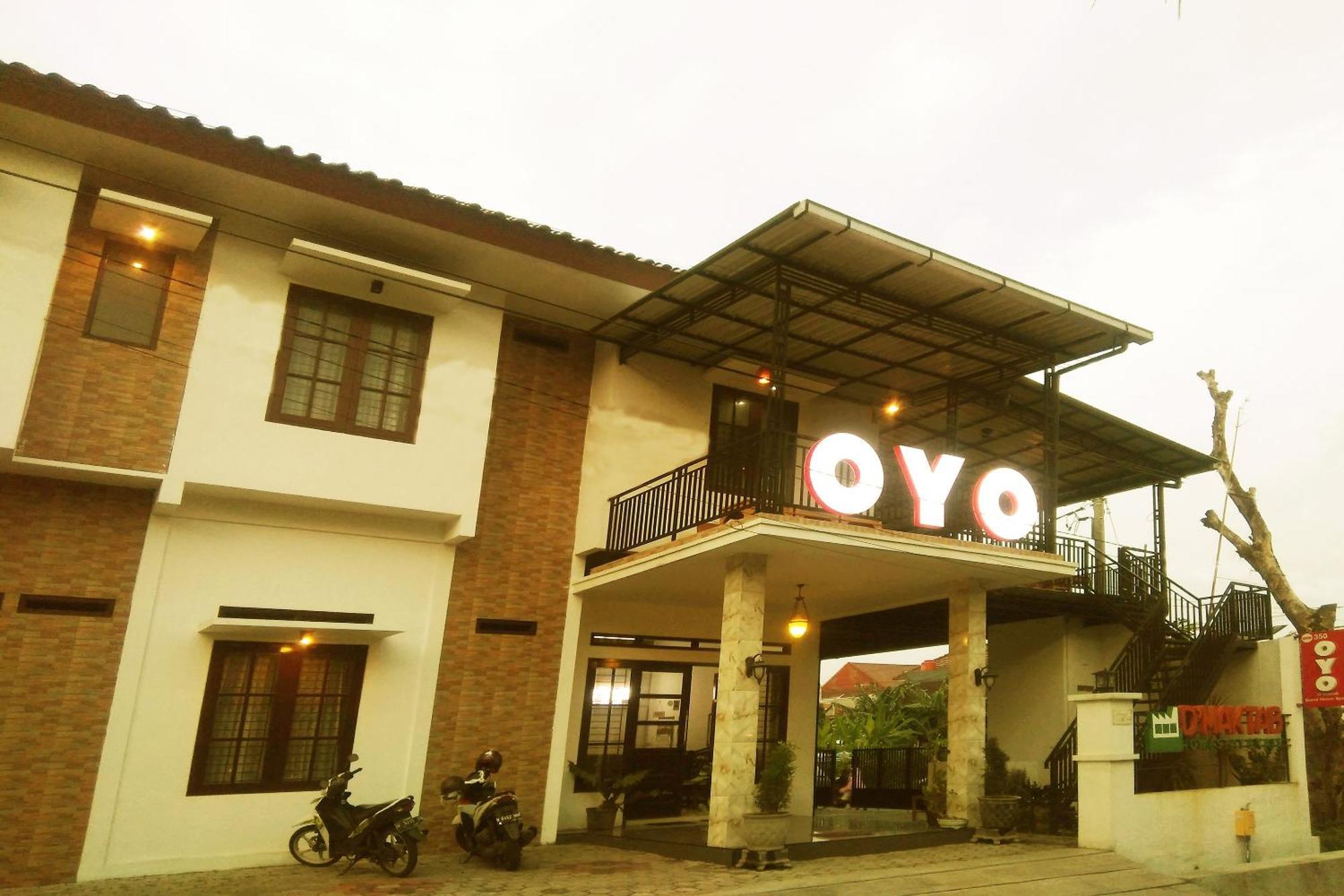 Oyo 350 D' Maktab Homestay Syariah มะลัง ภายนอก รูปภาพ