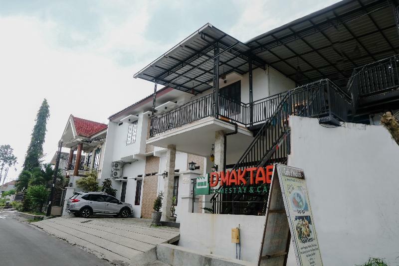 Oyo 350 D' Maktab Homestay Syariah มะลัง ภายนอก รูปภาพ