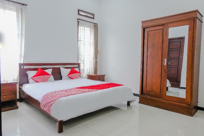 Oyo 350 D' Maktab Homestay Syariah มะลัง ภายนอก รูปภาพ