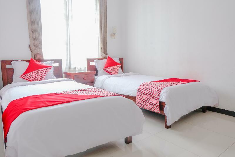 Oyo 350 D' Maktab Homestay Syariah มะลัง ภายนอก รูปภาพ
